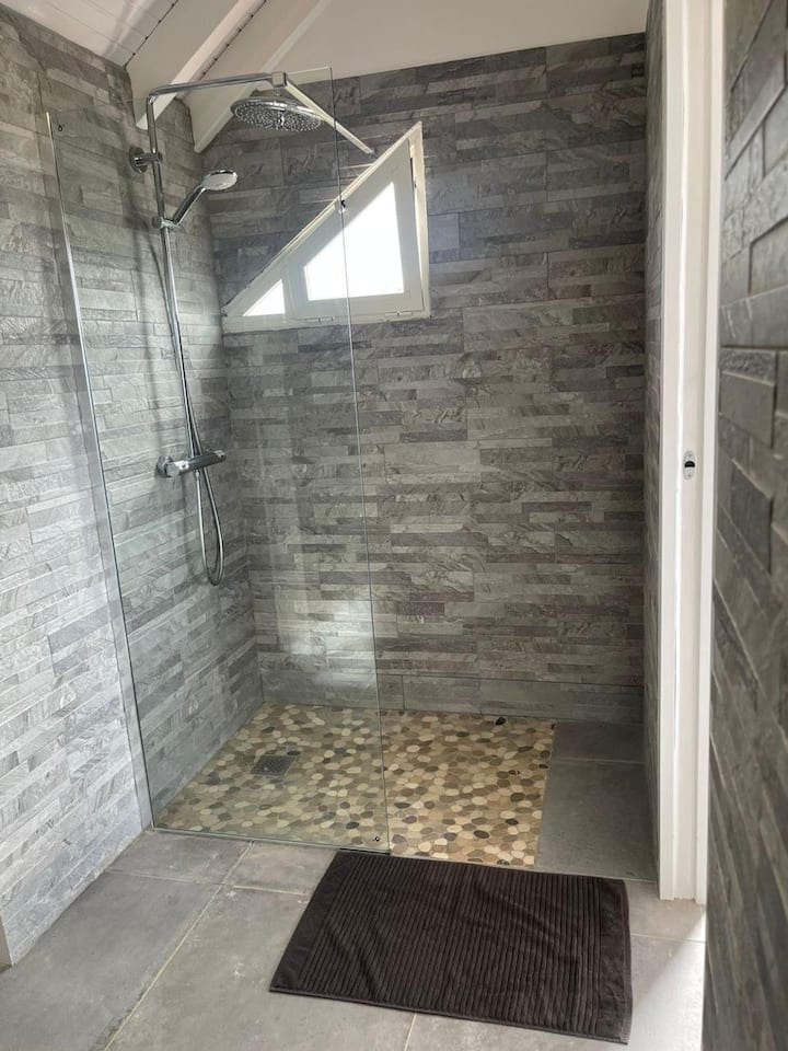 Deuxième salle de bain de la Villa Outaouis